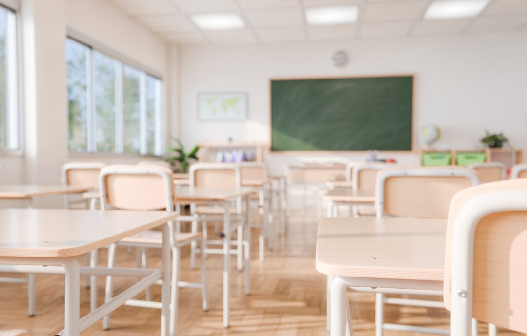 Bright-classroom-with-white-chairs